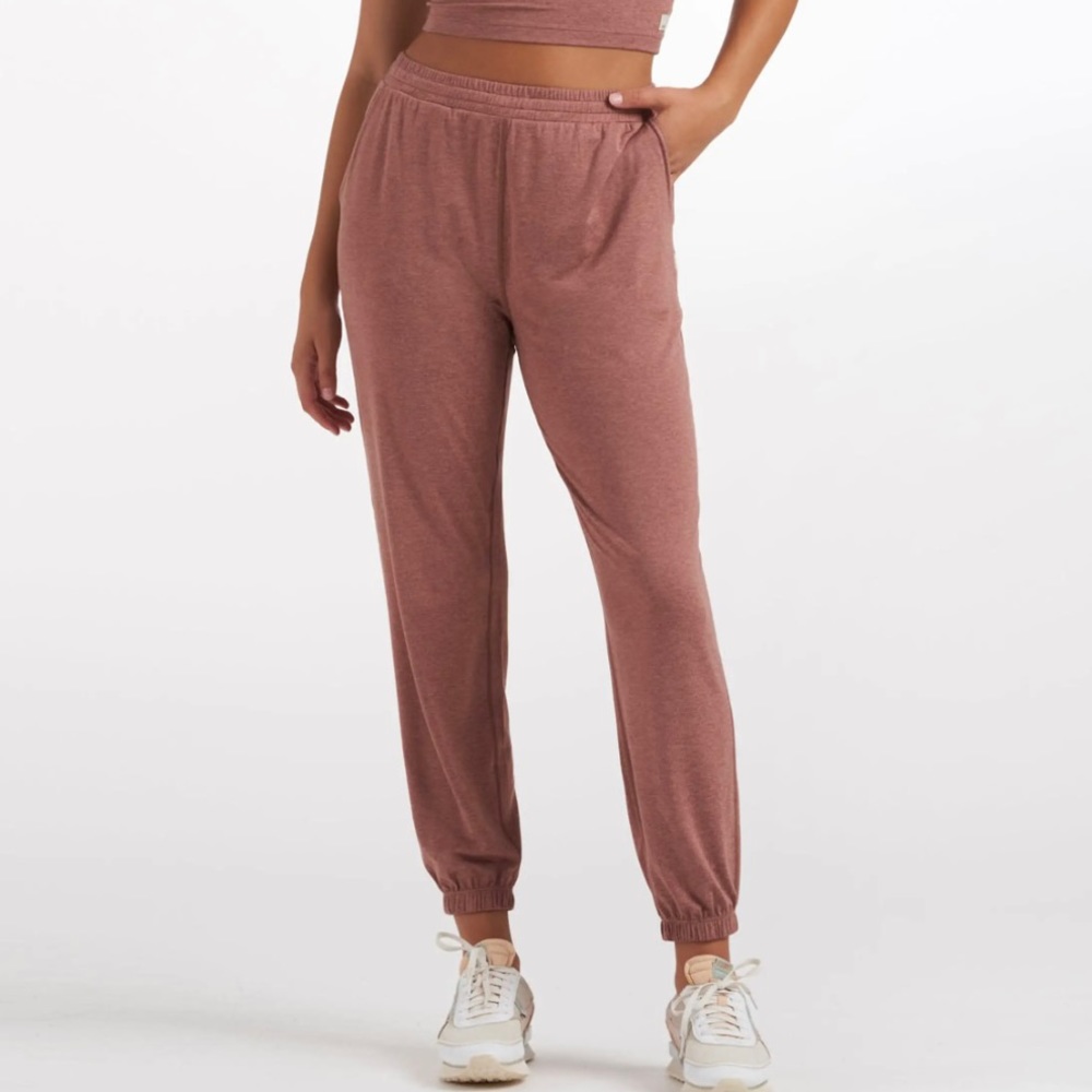 Vuori Boyfriend Jogger Size Small EUC Light Terracotta Heather Color